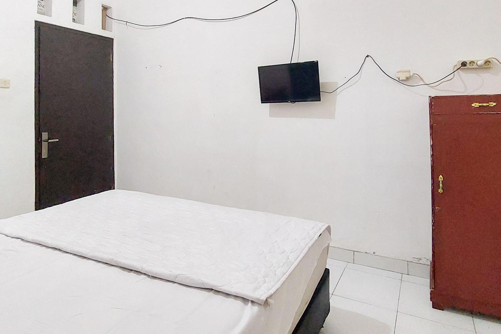 Pondok Gede Dkost Syariah Mitra Reddoorz Bekasi Exterior photo